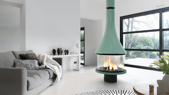 MARINA 993 central fireplace color with glasses_2