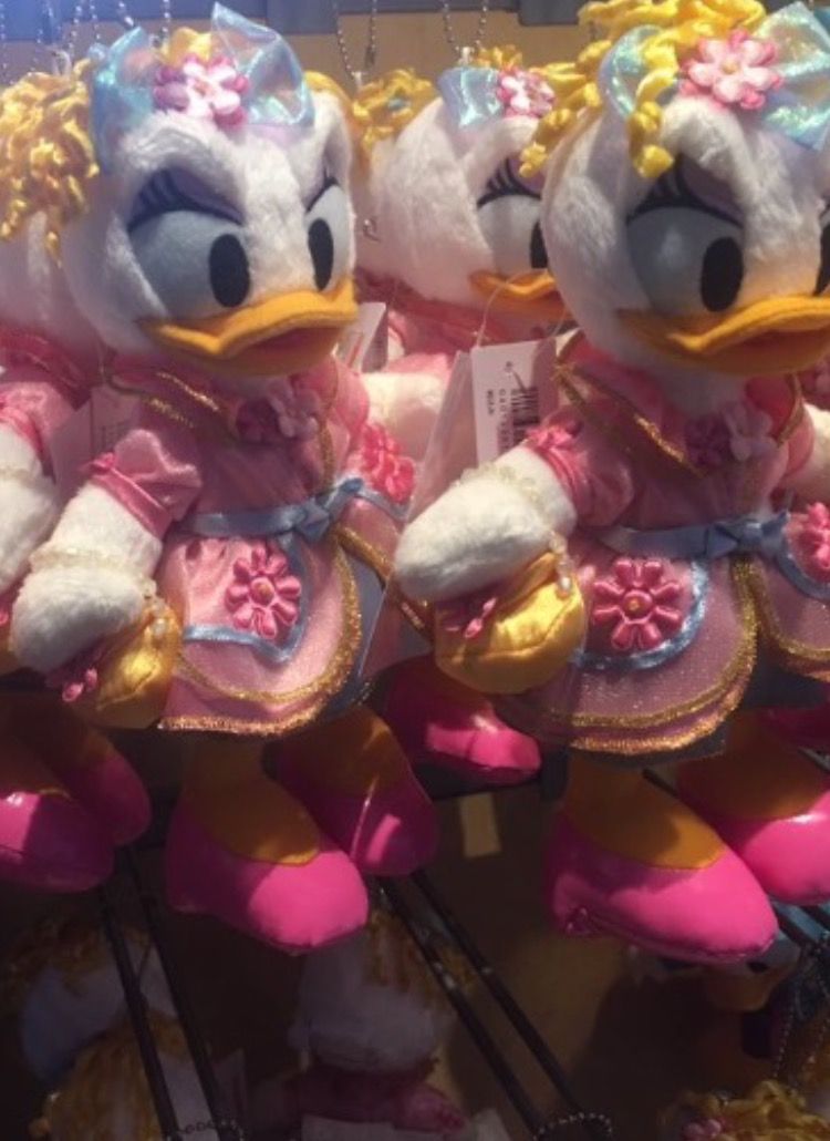 ディズニーシー プラザのデイジーぬいぐるみバッジ うずまき貝がらと熊さん