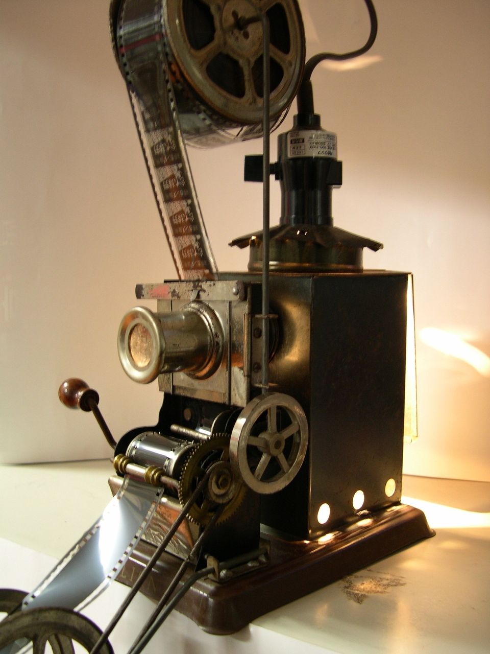 映写機　映写室　備品　骨董品 無声映画と家庭用映写機の紹介 : 歴史探訪京都から