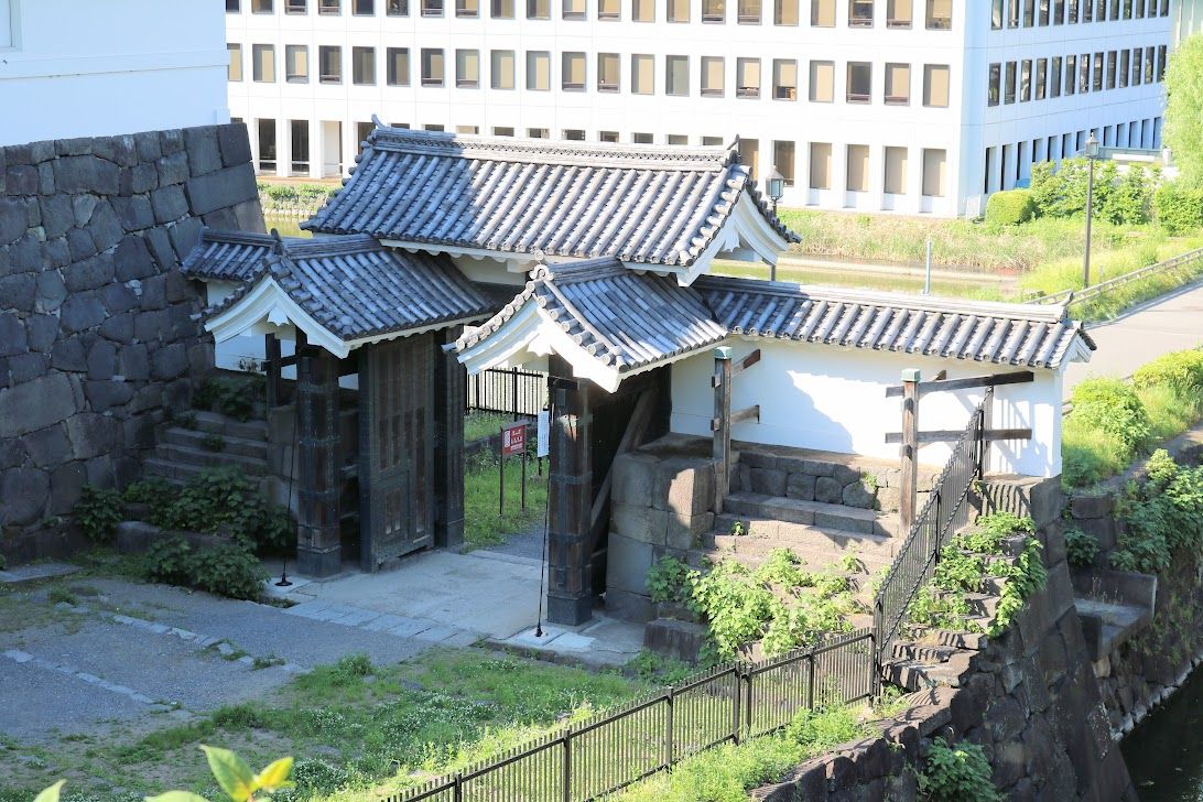 旧江戸城 清水門 高麗門 1658年 重要文化財 Relax Live 旧江戸城 清水門 高麗門 1658年 重要文化財 Relax Live