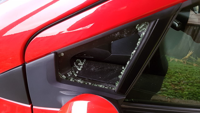 Prius C 日本名でaqua の三角窓の交換を余儀なく Reloader426のblog