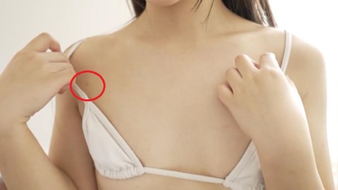 みう右わきほくろ