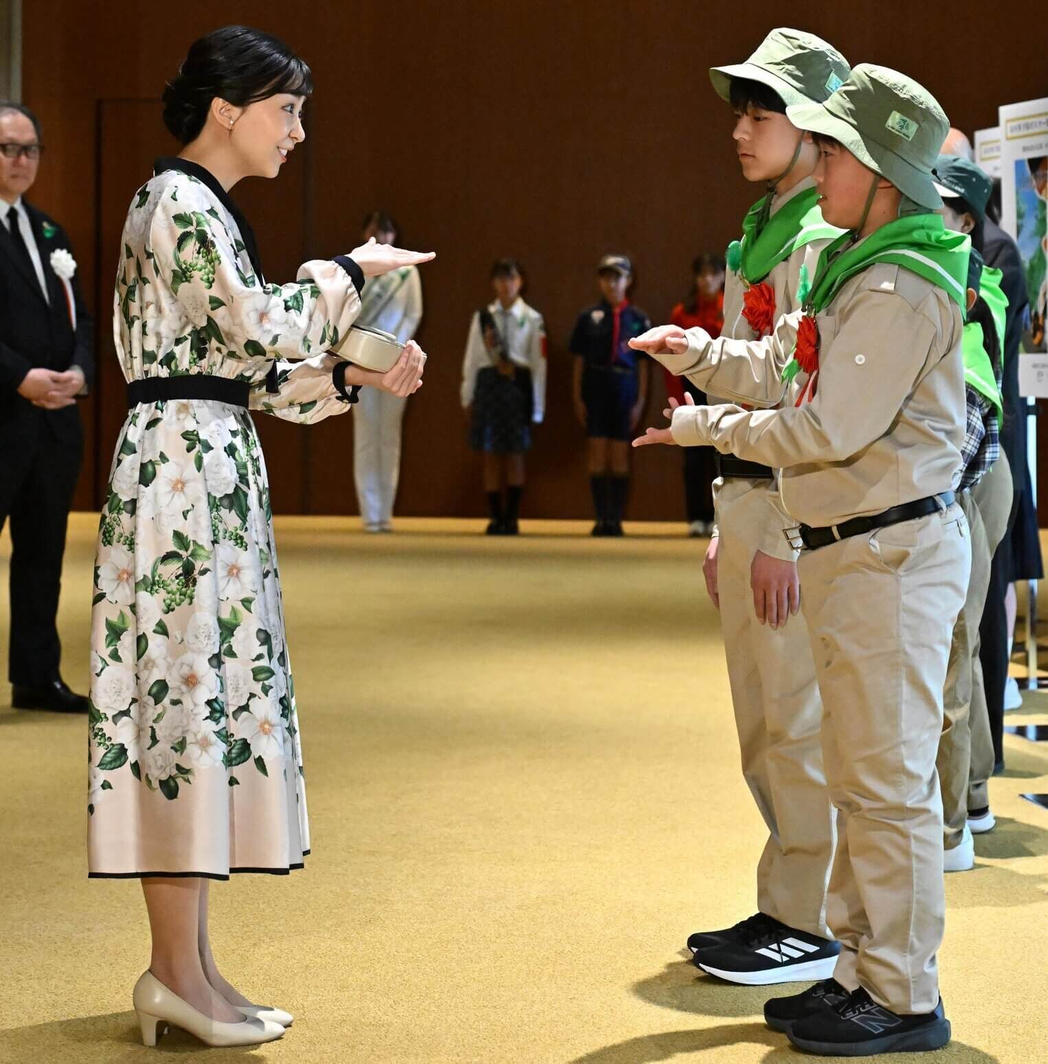 千佳子さま 専用 イ6645 NMR掲載 緑の感謝祭式典にご出席の佳子さま : remmikkiのブログ