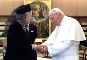 ss_060421_queenelizabeth_2000b_today-ss-slide-desktop