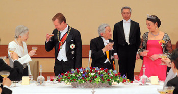 AS20171127005056_comm