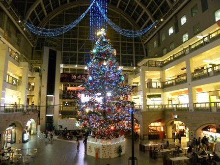 サッポロファクトリーのクリスマスツリーが今年もお目見え リモデル北斗 スタッフ日記 サッポロファクトリーのクリスマスツリーが今年もお目見え リモデル北斗 スタッフ日記