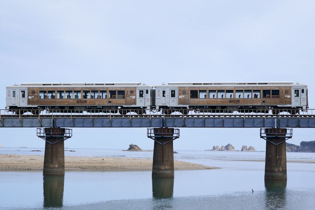 キハ125形400番台 日南線観光特急 海幸山幸 : 改造車のページ