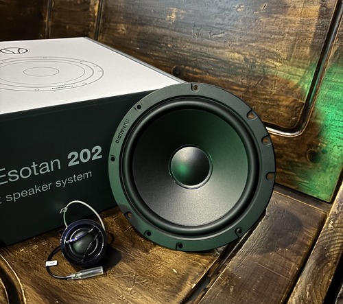 ディナウディオ新型スピーカー入荷！ESOTAN202 : BREEZE ボスログ