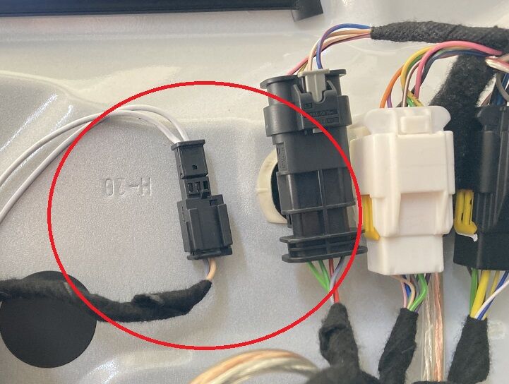 プジョー純正スピーカーコネクター入荷 スピーカー交換にいかがですか Breeze ボスログ