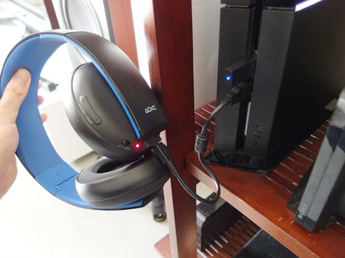 PlayStation �磻��쥹���饦��ɥإåɥ��å�