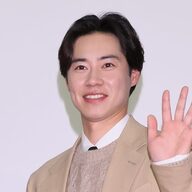 俳優・戸塚純貴、同棲状態の恋人と変装なしで居酒屋デート！