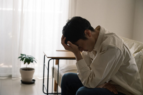 男性 悩む-1024x682