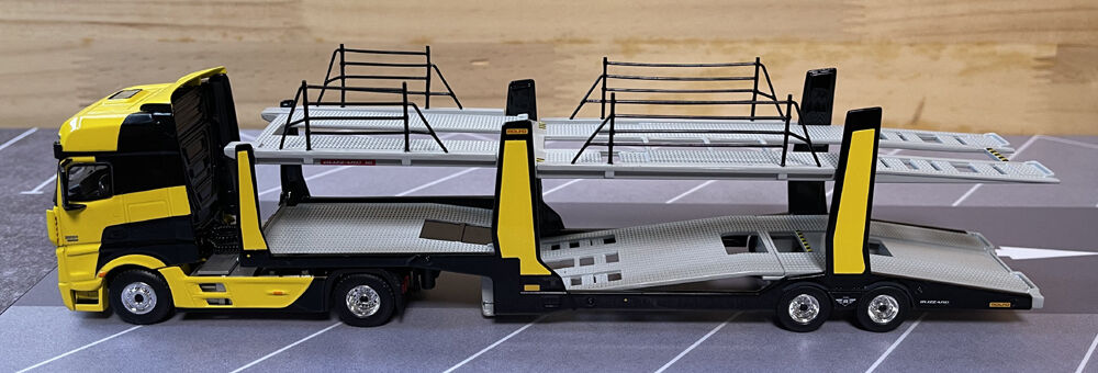 MINIGT Mercedes-Benz アクトロス カーキャリアトレーラー MINIGT Mercedes-Benz アクトロス カーキャリアトレーラー