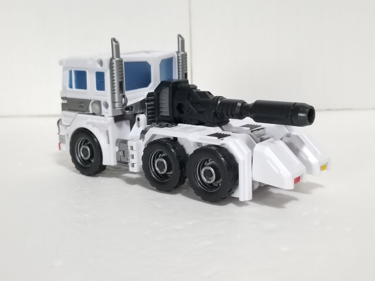 トランスフォーマーレジェンズ ウルトラマグナス+PC-17