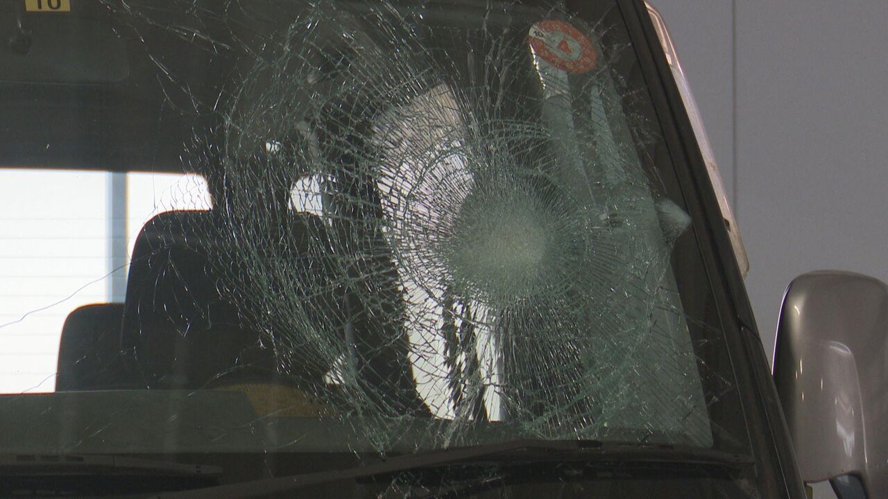 TBSバスガラス割り事件の犯人「芸能人がちやほやされる」「メディアが戦争をあおる」←何かの陰謀論でしょうか