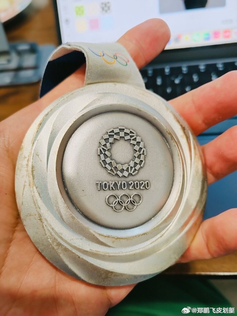 【まさか⁉】東京五輪銀メダルがわずか2年で劣化、「これが日本の技術力？」中国人選手が訴え