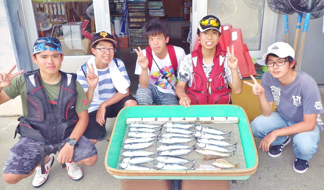 浦ノ内湾内サビキ釣りでローソクメジカの新子祭り 竹村貸舟店 高知県 浦ノ内湾 宇佐 須崎市横浪半島沖の船釣り 釣果情報 ブログ