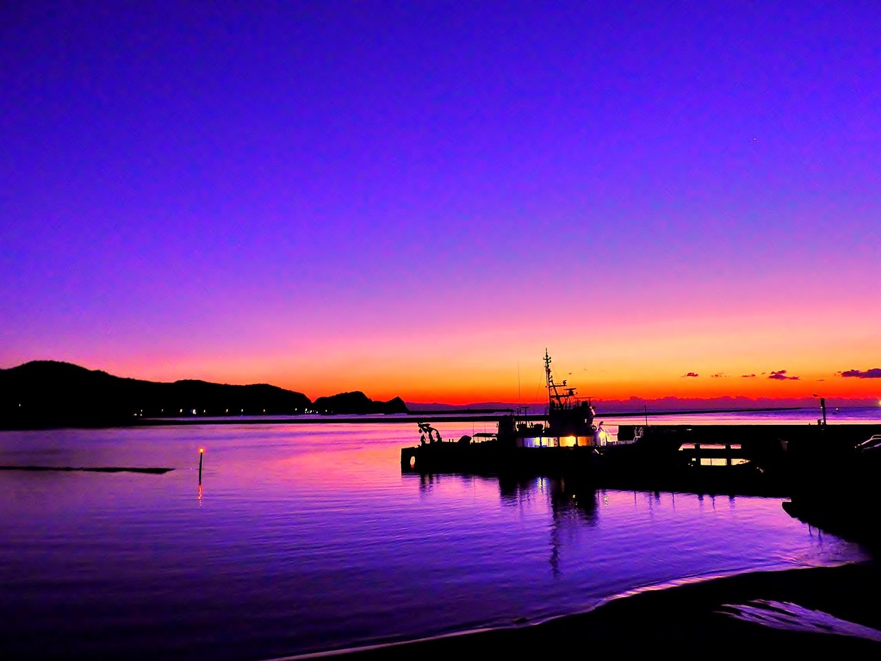 秋空に幻想的な朝焼け 今日のアオリイカポイントは でした 竹村貸舟店 高知県 浦ノ内湾 宇佐 須崎市横浪半島沖の船釣り 釣果情報 ブログ