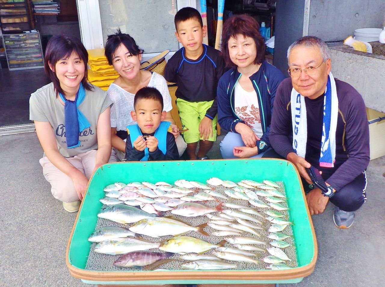 アタリの多い夏の海は親子釣り体験にぴったり 竹村貸舟店 高知県 浦ノ内湾 宇佐 須崎市横浪半島沖の船釣り 釣果情報 ブログ アタリの多い夏の海は親子釣り体験にぴったり 竹村貸舟店 高知県 浦ノ内湾 宇佐 須崎市横浪半島沖の船釣り 釣果情報 ブログ