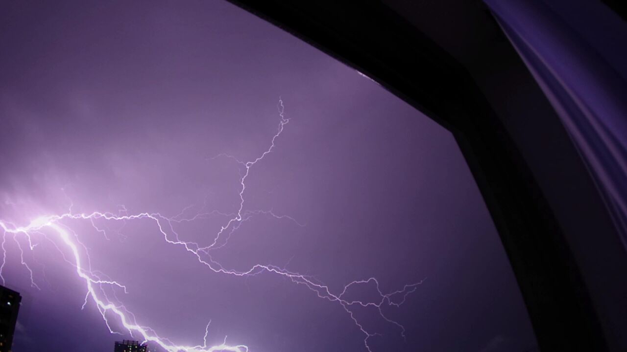落雷 停電 動画 3階建てのサンダーバード小屋 落雷 停電 動画 3階建てのサンダーバード小屋
