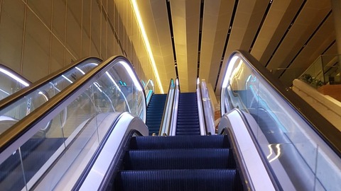 Escalator-vs.-Elevator1