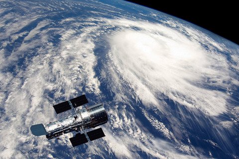 satellite_800x533_L_1412664602