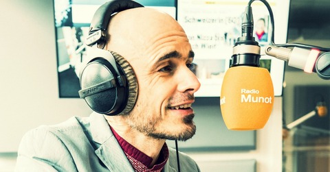 652f1afe3ca0f60bf32b195e_man-wearing-headphones-talking-into-mic