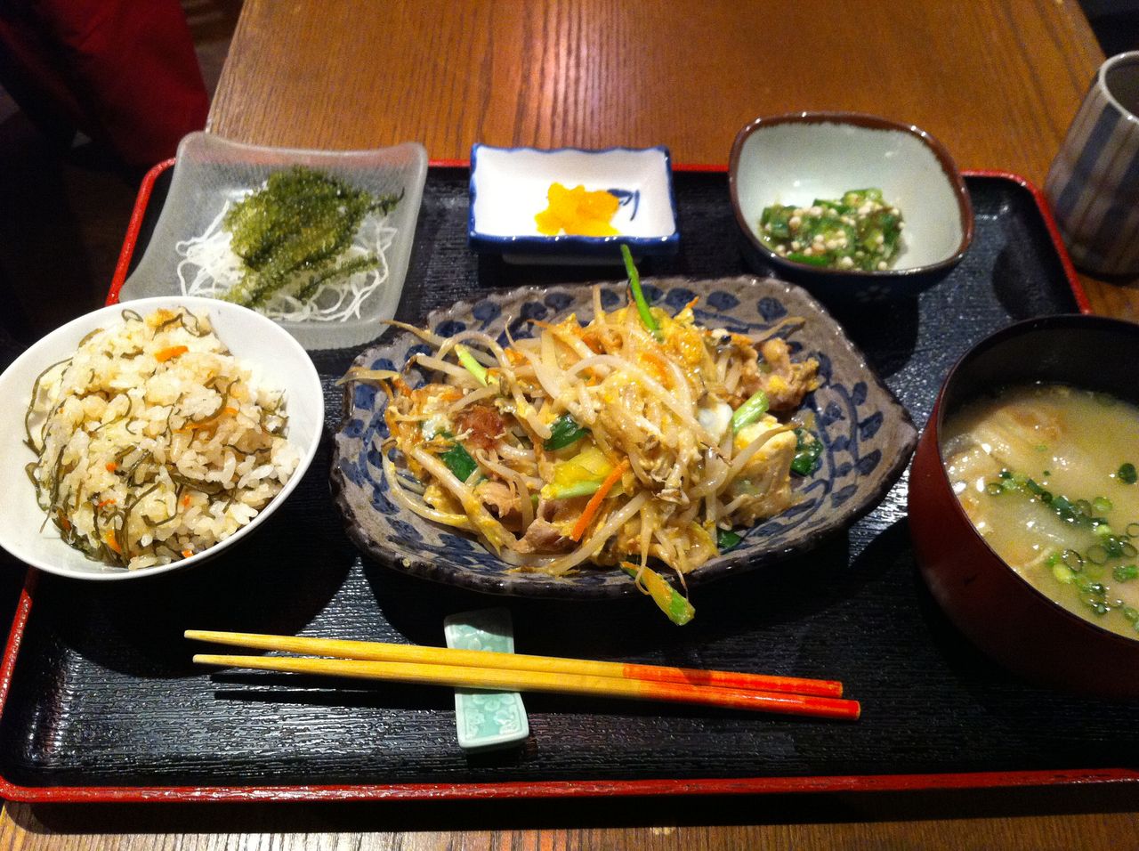 関内 うちなぁ家で沖縄ランチ レトロgirl の 横浜ぐるめ