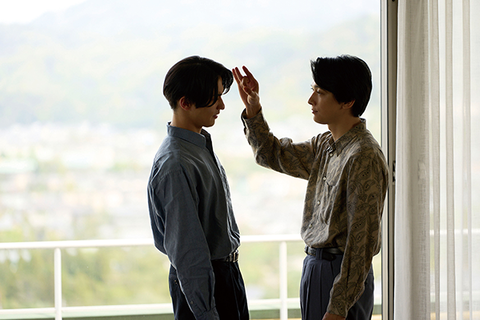 202506kokuhou-sub-2shot-madogiwa600