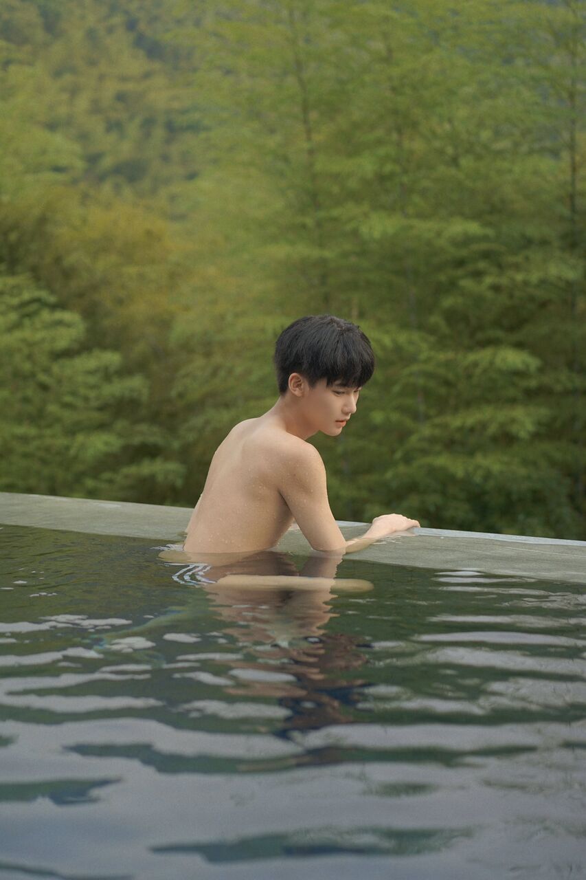 少年 入浴   全裸 絶望から僕を救ったのは男の裸でした : ソラリスの島