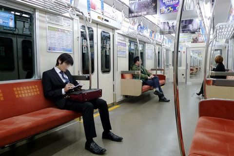 ソラリスの島 イケメンの隣に座れますか ソラリスの島 イケメンの隣に座れますか