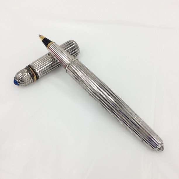カルティエの銀色ボールペン（傷や汚れあり）・・・なぜか大高騰