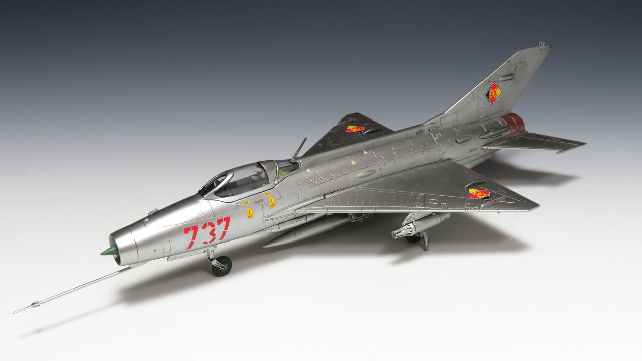 Hobby Master MiG-21 北ベトナム空軍 グエン・ホン・ミ中尉機 72