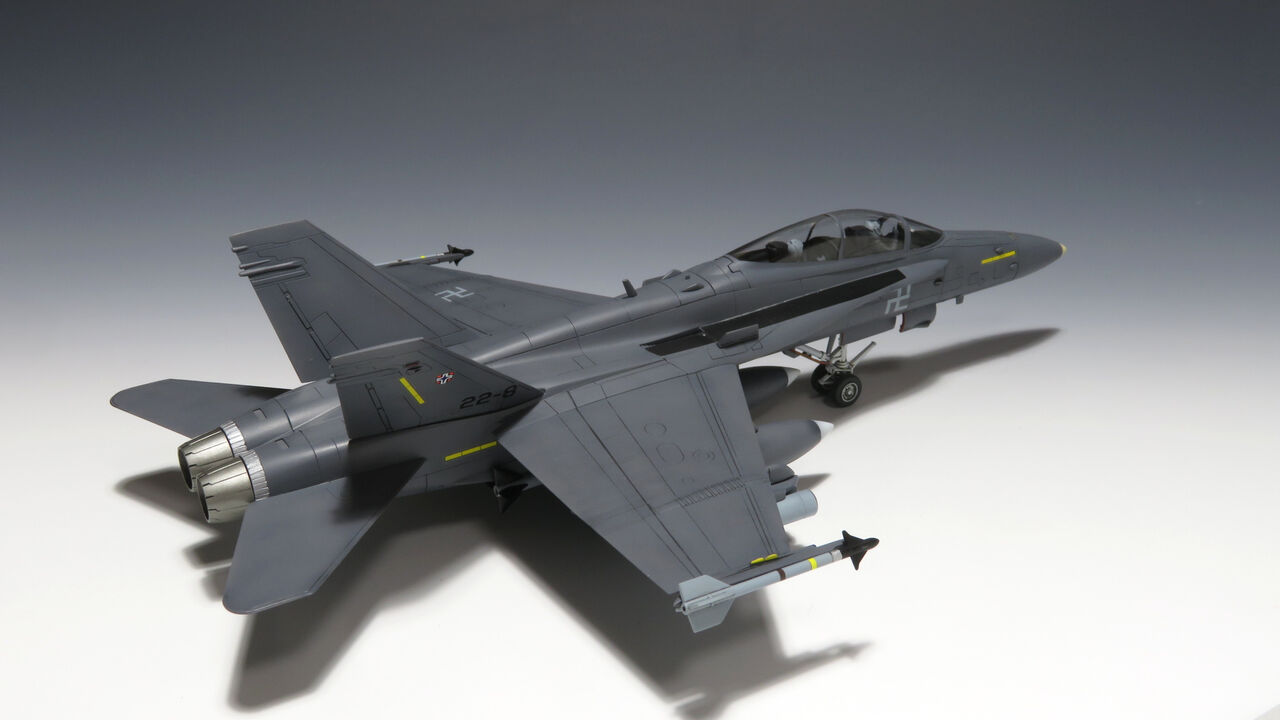 戦闘機プラモデル完成品1/72ハセガワF-18ホーネット 戦闘機プラモデル完成品1/72ハセガワF-18ホーネット - メルカリ