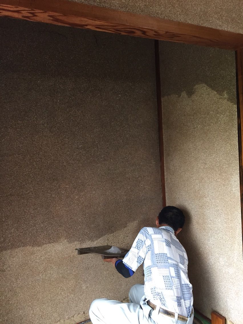 繊維壁を剥がして聚楽壁に塗り替え 四日市で働く屋根 外壁リフォームの営業マンのブログ
