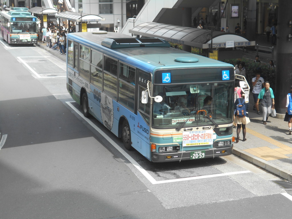 西武バス lkg mp37fk a1 579 Kl Ua452kan改
