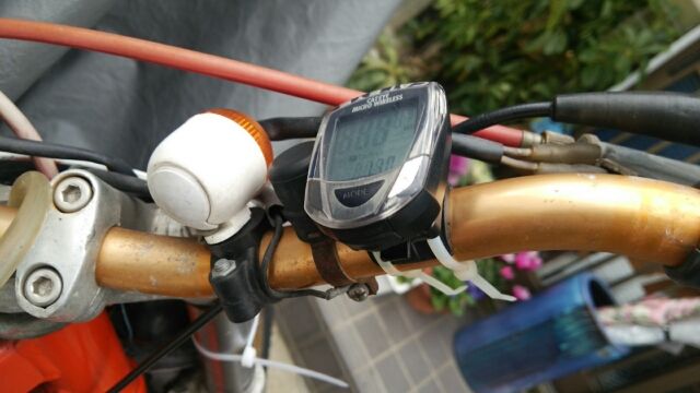 自転車 スピード メーター 取り付け