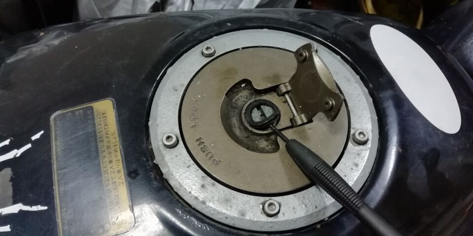 Nsr50 タンクキャップオープンでギャー こちらヒューストン