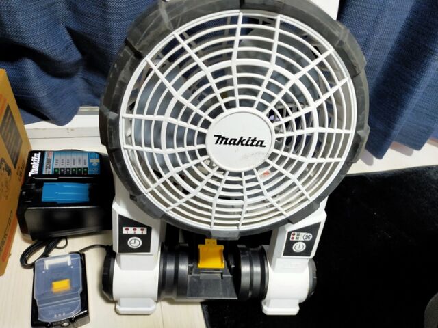 【廃盤】マキタ 電動ファン CF201DZW MM70605-5 マキタ 充電式ファン 青 本体のみ CF201DZ（直送品） - アスクル