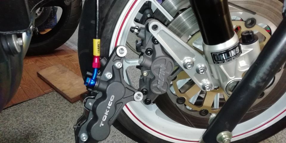 ZRX1200R オーリンズ フロントキャリパーサポート左右 90mm 【公式通販】