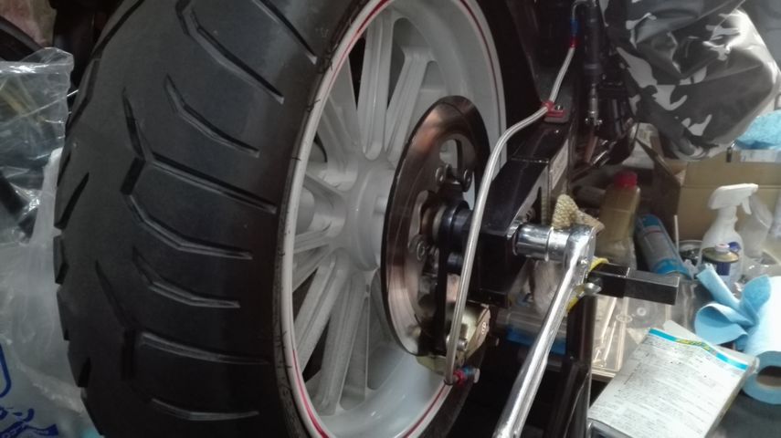 ZRX1100 リアブレーキキャリパー掃除&もみだし他 : こちらヒューストン