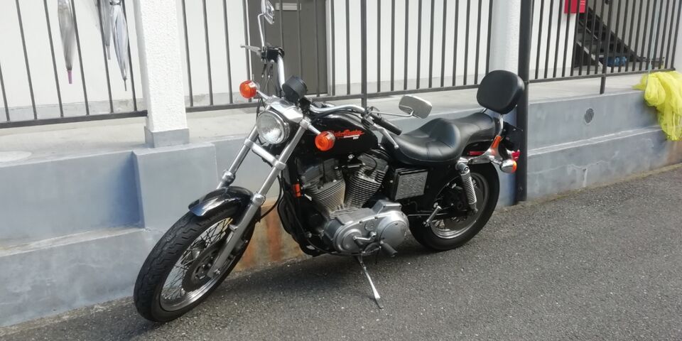 スポーツスターXLH883 リアタイヤ交換 : こちらヒューストン