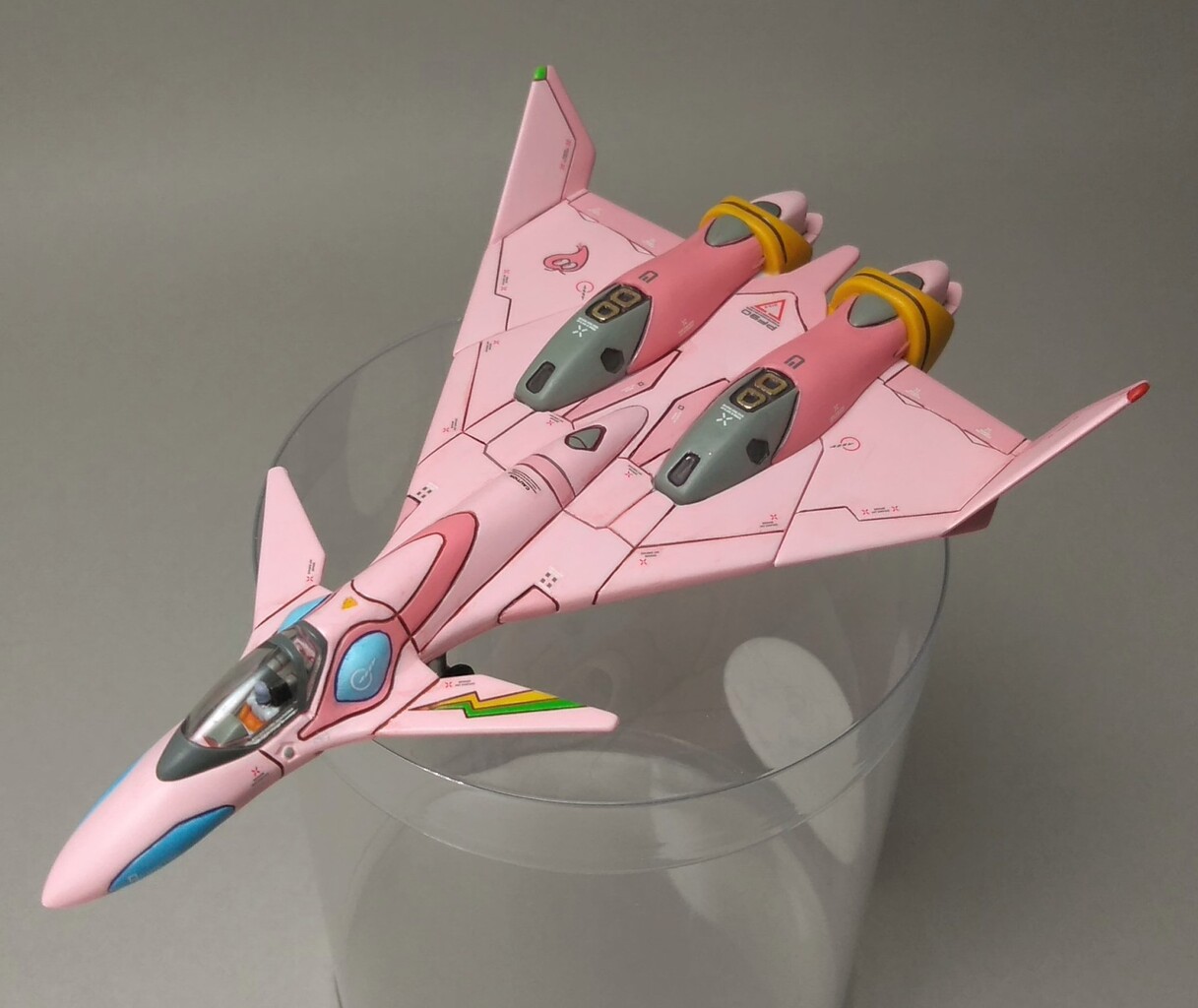 バンダイ 1/144 ミレーヌバルキリー : 緑内障だけどガンプラ作っていい