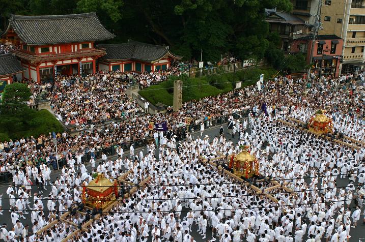 2 八雲立つ 出雲八重垣 妻籠みに 万葉歳時記 一日一葉