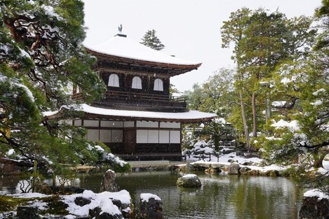 260127_竹林のおくに斑雪の銀閣寺