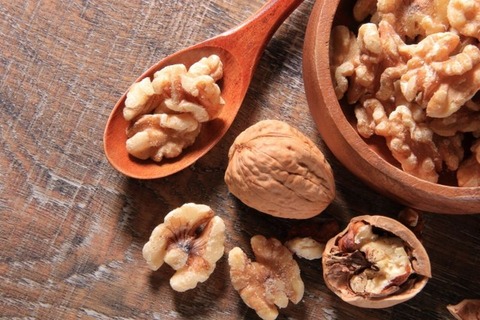 251125_胡桃踏んでしばし足裏いきいきす