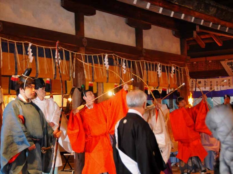 1946 なやらふを いそぐばかりに 行く歳も 他一首と俳句 万葉歳時記 一日一葉 1946 なやらふを いそぐばかりに 行く歳も 他一首と俳句 万葉歳時記 一日一葉