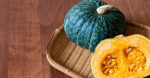 251031_両断す南瓜の臍を二度撫でて