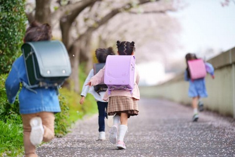 260401_身長の半分ほどのランドセル