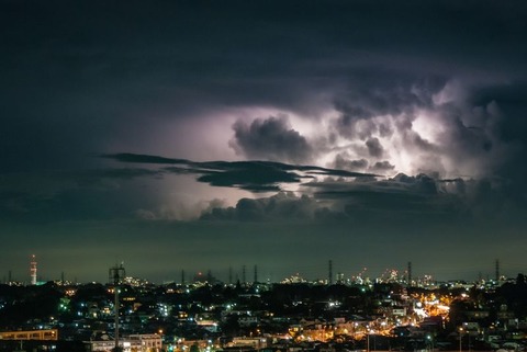 250924_青空とせめぎ合ふなり秋の雷